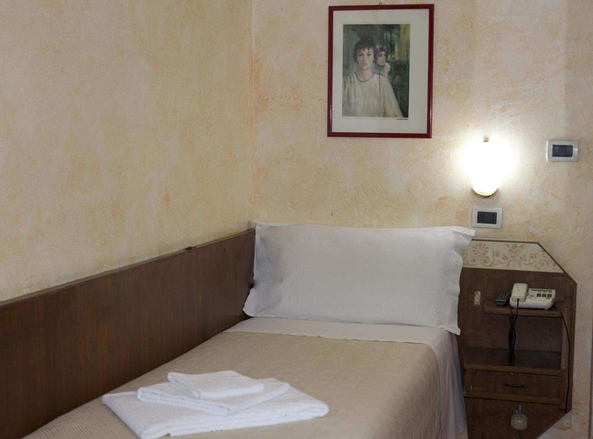 Hotel Rosa Serenella Bardonecchia Habitación foto